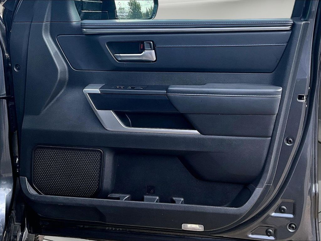 2024 Toyota Sequoia Platinum - Photo 32