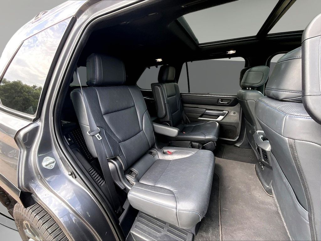 2024 Toyota Sequoia Platinum - Photo 28