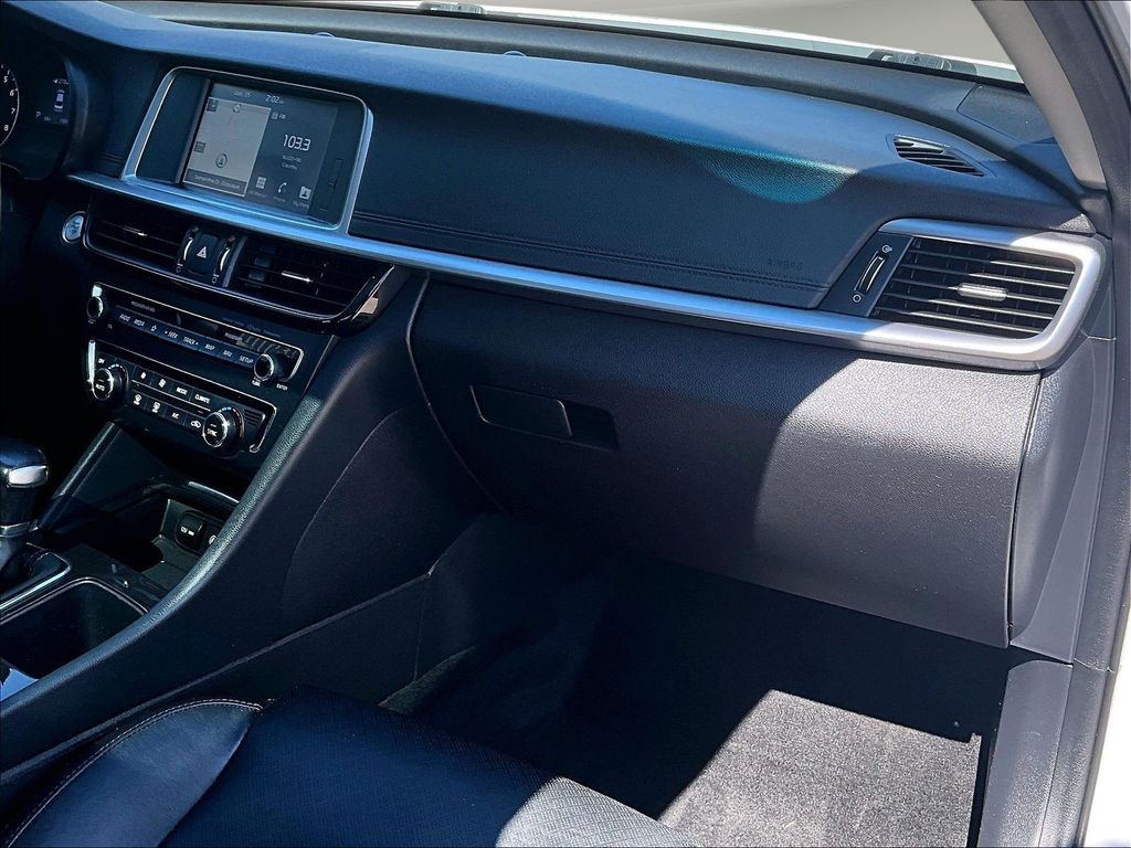 2020 Kia Optima EX - Photo 30