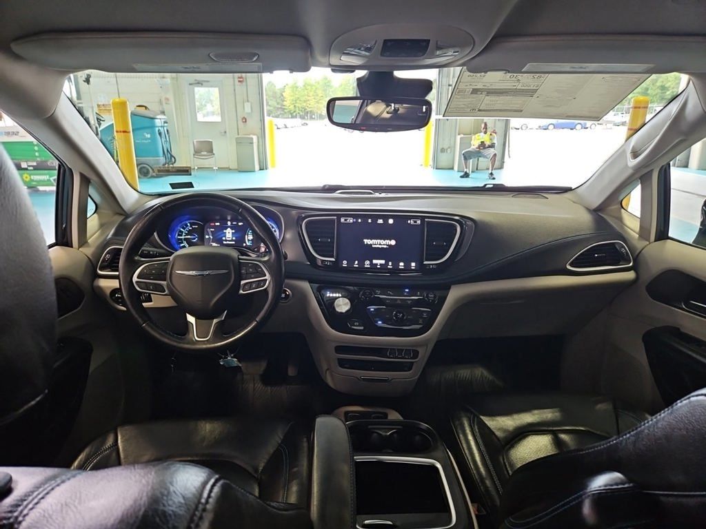 2021 Chrysler Pacifica Hybrid Touring L - Photo 11