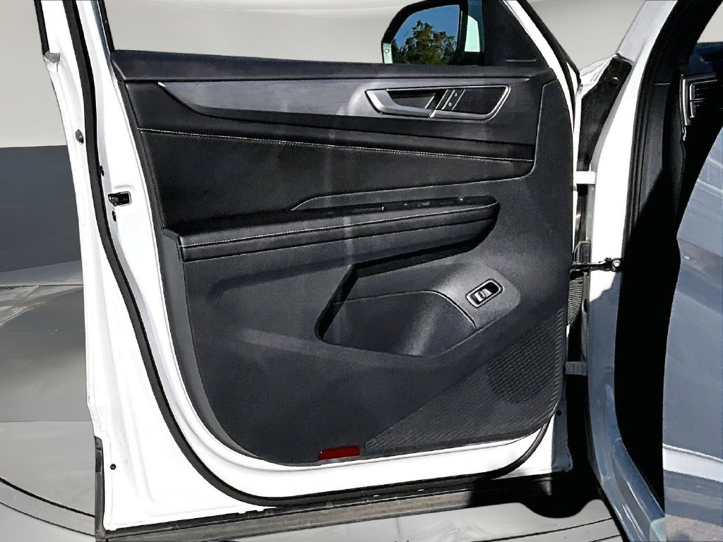 2025 Volkswagen Atlas Cross Sport SE w/Tech - Photo 24
