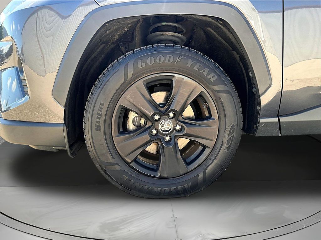 2020 Toyota RAV4 XLE - Photo 35