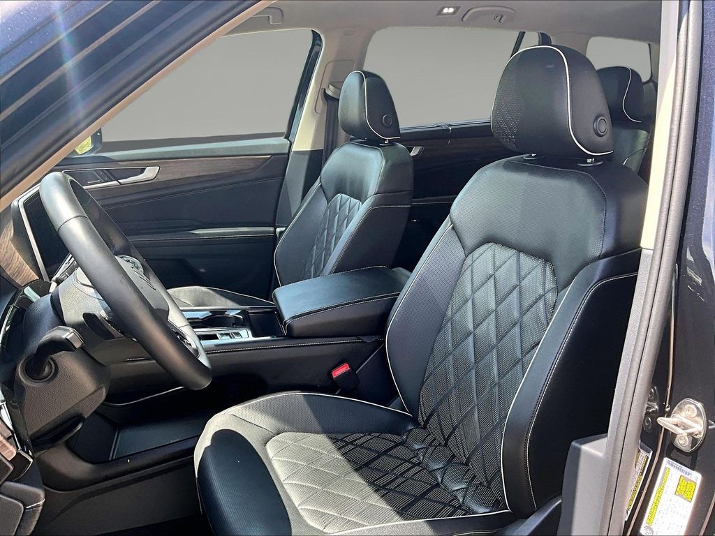 2025 Volkswagen Atlas SEL Premium R-Line - Photo 25