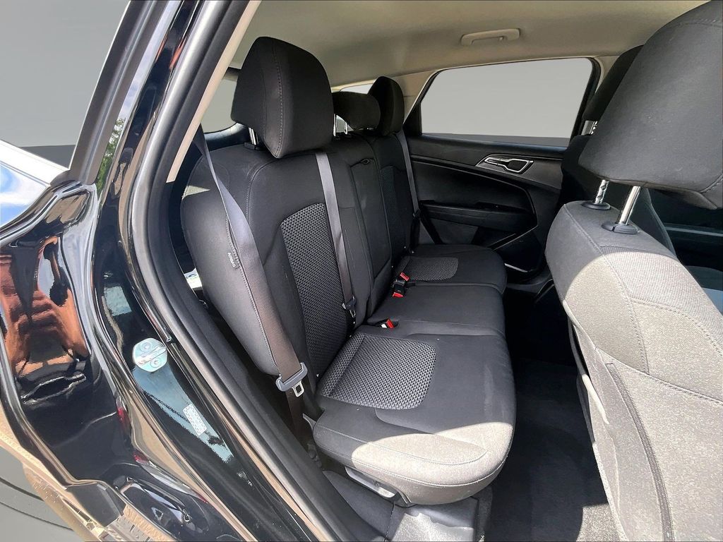 2025 Kia Sportage LX - Photo 29