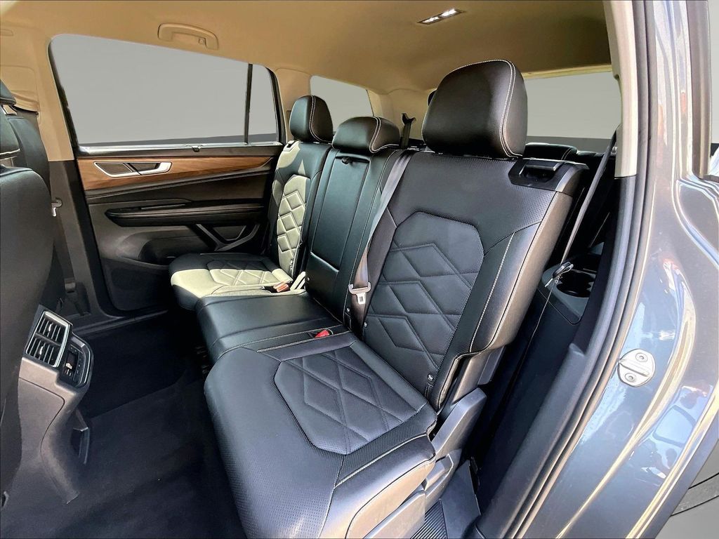 2025 Volkswagen Atlas SE w/Tech - Photo 25