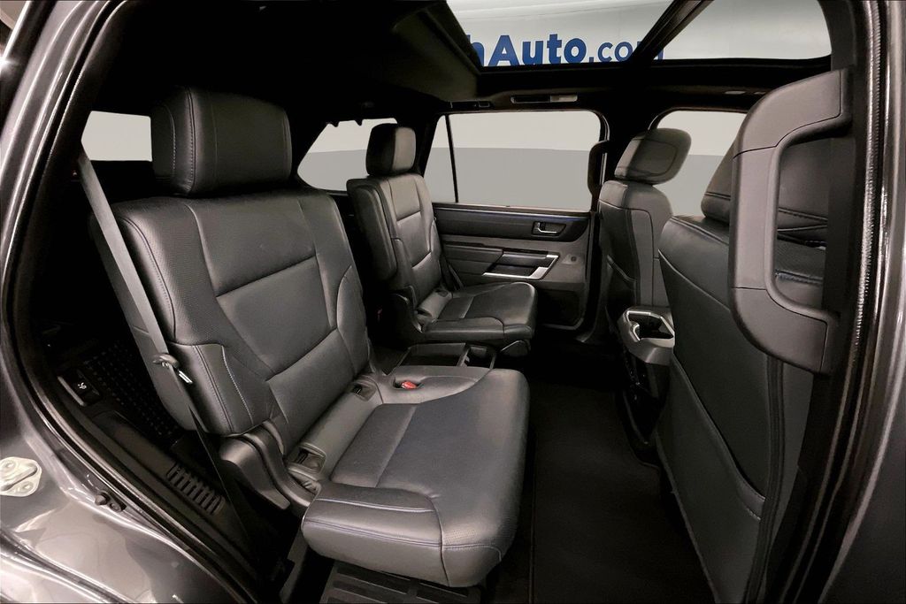 2024 Toyota Sequoia Platinum - Photo 32