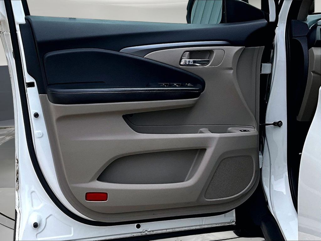 2017 Honda Pilot EX-L - Photo 24
