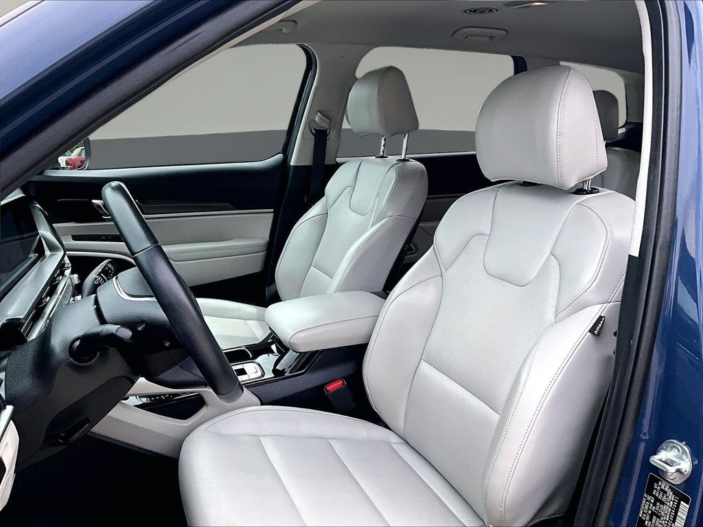 2024 Kia Telluride S - Photo 25