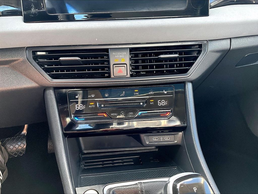 2025 Volkswagen Jetta SE - Photo 17
