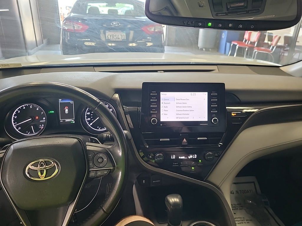 2022 Toyota Camry SE - Photo 8
