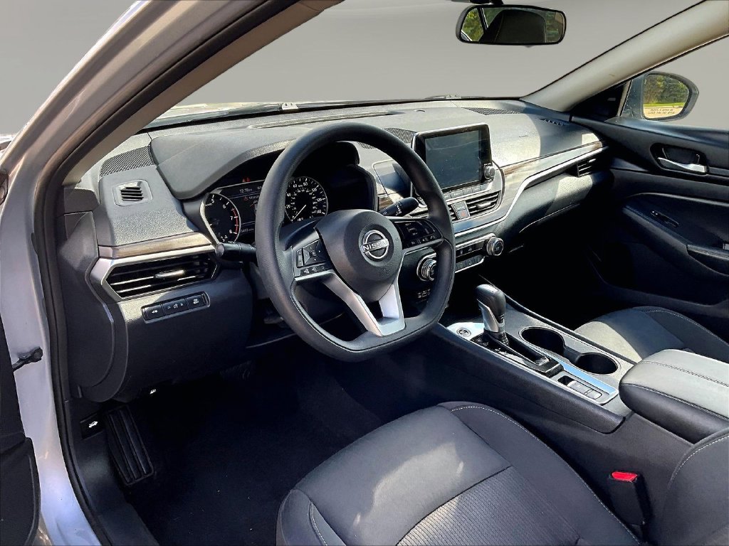 2025 Nissan Altima SV - Photo 21
