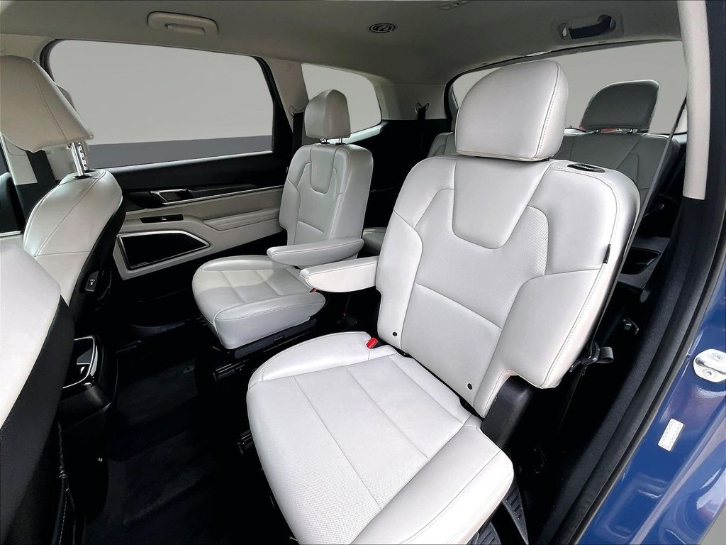 2024 Kia Telluride S - Photo 26