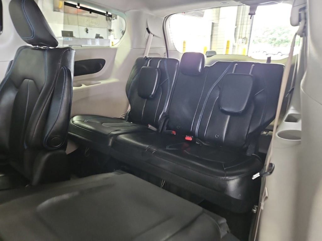 2021 Chrysler Pacifica Hybrid Touring L - Photo 9