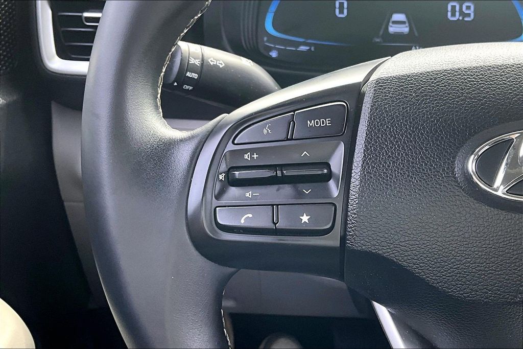 2023 Hyundai Venue SEL - Photo 12