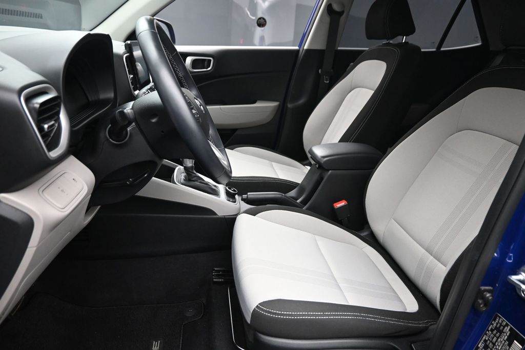 2023 Hyundai Venue SEL - Photo 17