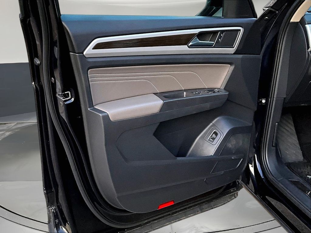2023 Volkswagen Atlas SE w/Tech - Photo 24
