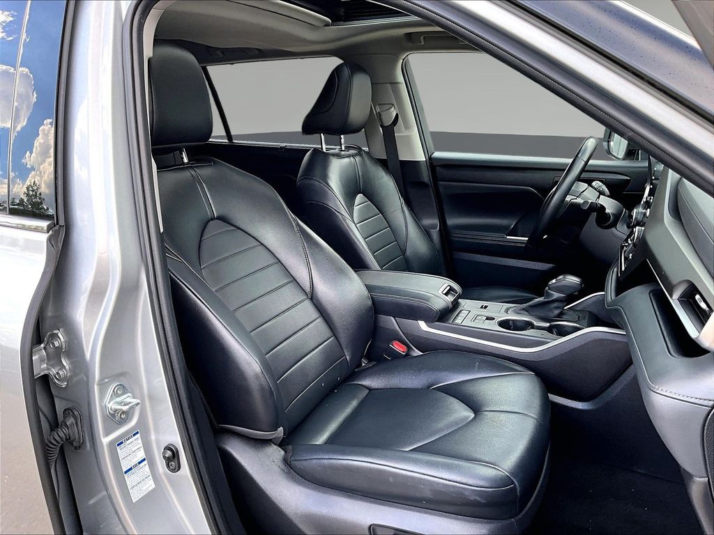 2022 Toyota Highlander XLE - Photo 34