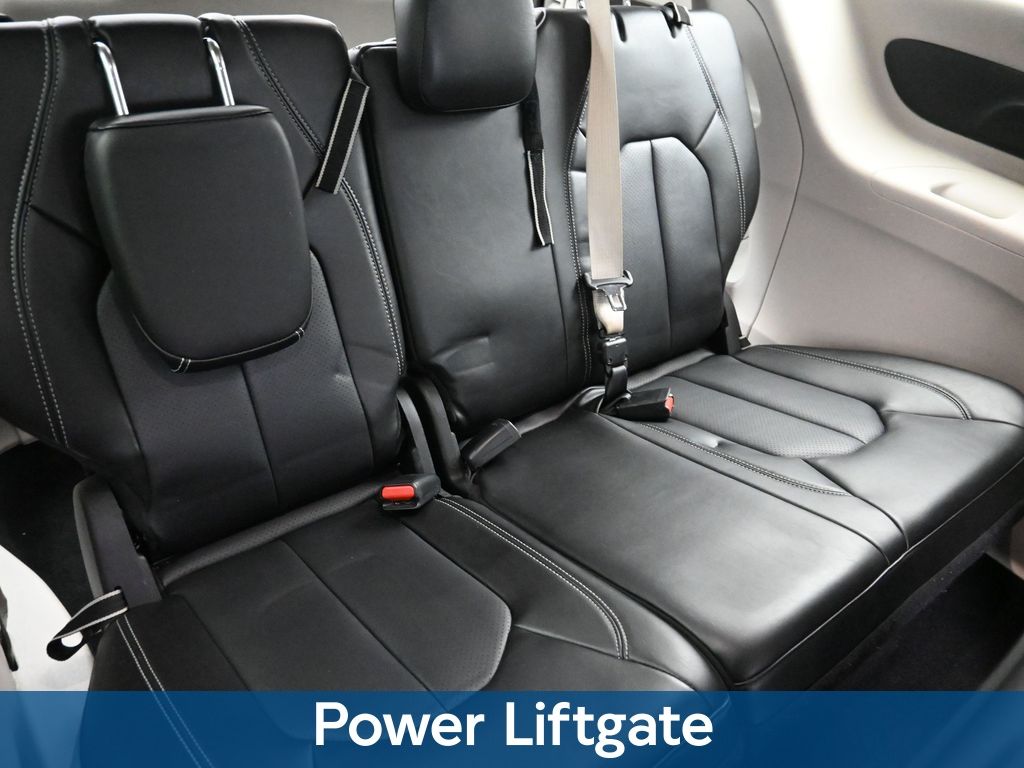 2024 Chrysler Pacifica Touring L - Photo 12