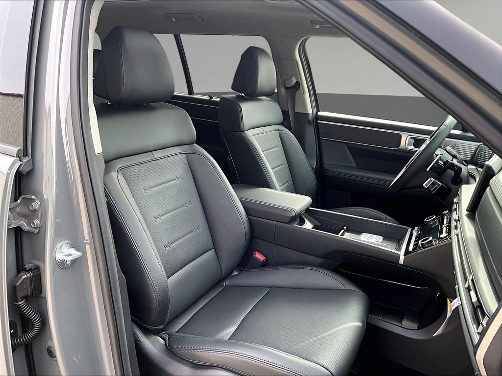 2026 Hyundai Santa Fe Limited - Photo 13
