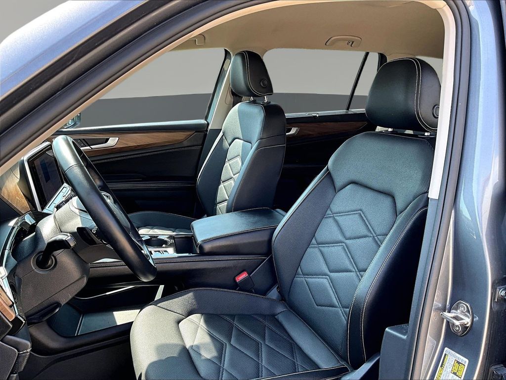 2025 Volkswagen Atlas SE w/Tech - Photo 24