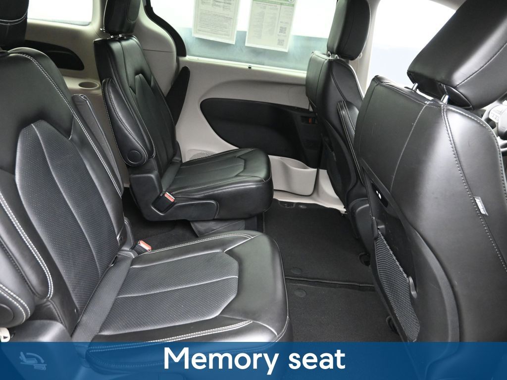 2024 Chrysler Pacifica Touring L - Photo 11