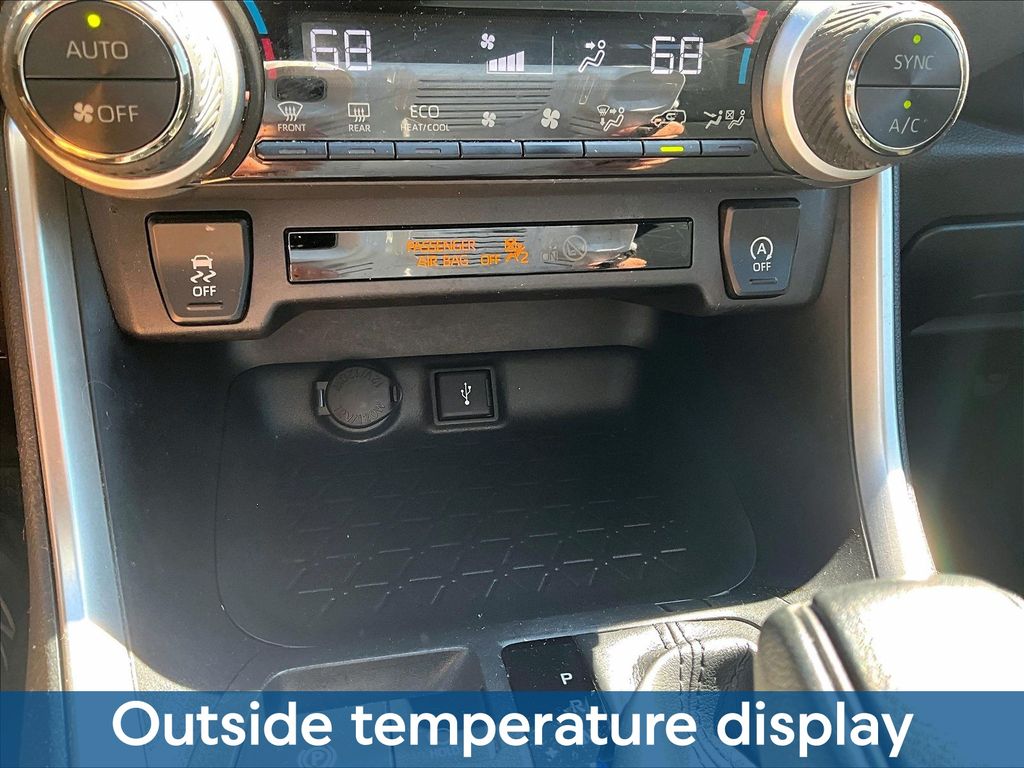 2020 Toyota RAV4 XLE - Photo 21