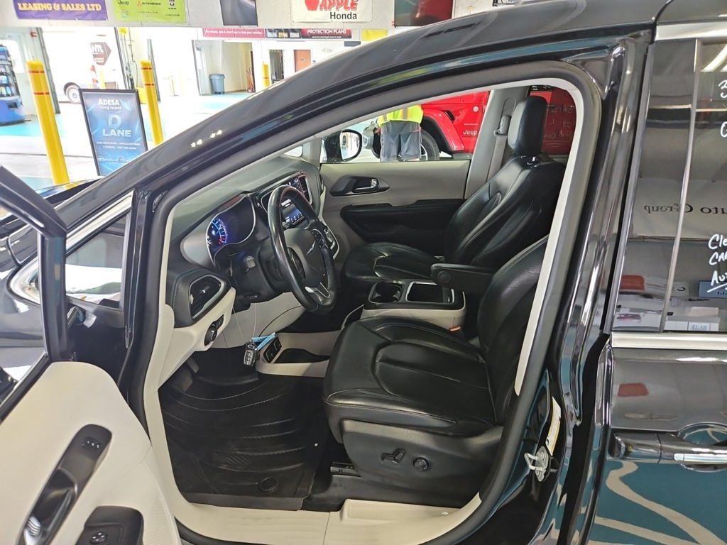 2021 Chrysler Pacifica Hybrid Touring L - Photo 12