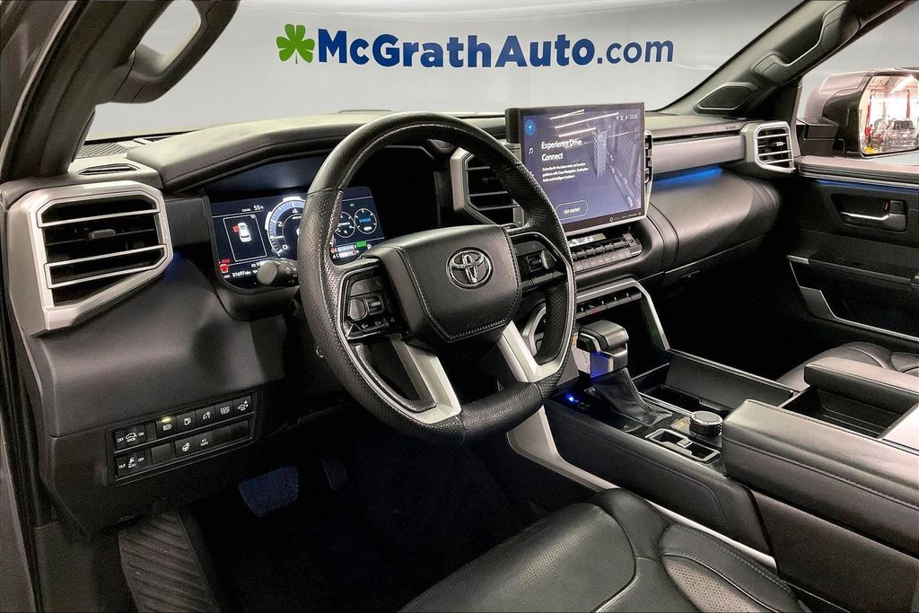 2024 Toyota Sequoia Platinum - Photo 18