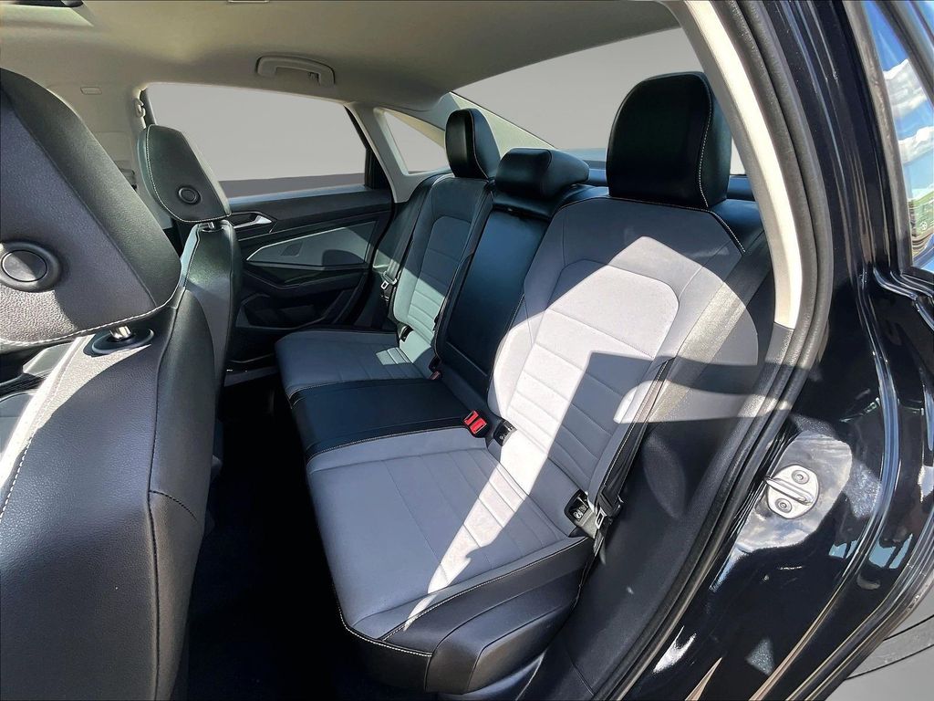 2025 Volkswagen Jetta SE - Photo 24