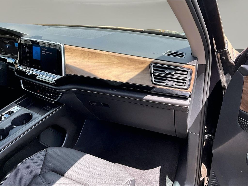 2024 Volkswagen Atlas SE - Photo 30
