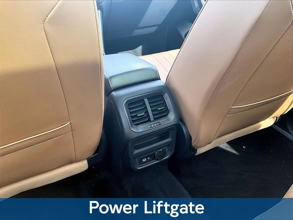 2022 Volkswagen Tiguan SE - Photo 13