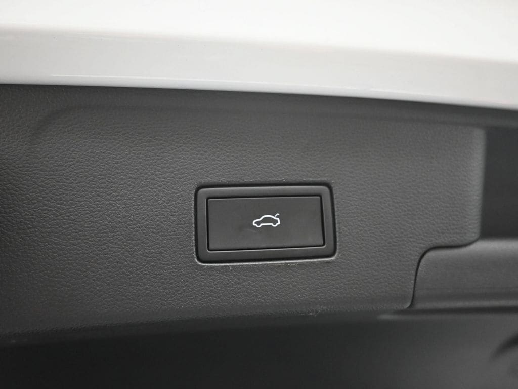 2023 Volkswagen Atlas Cross Sport SE w/Tech - Photo 13