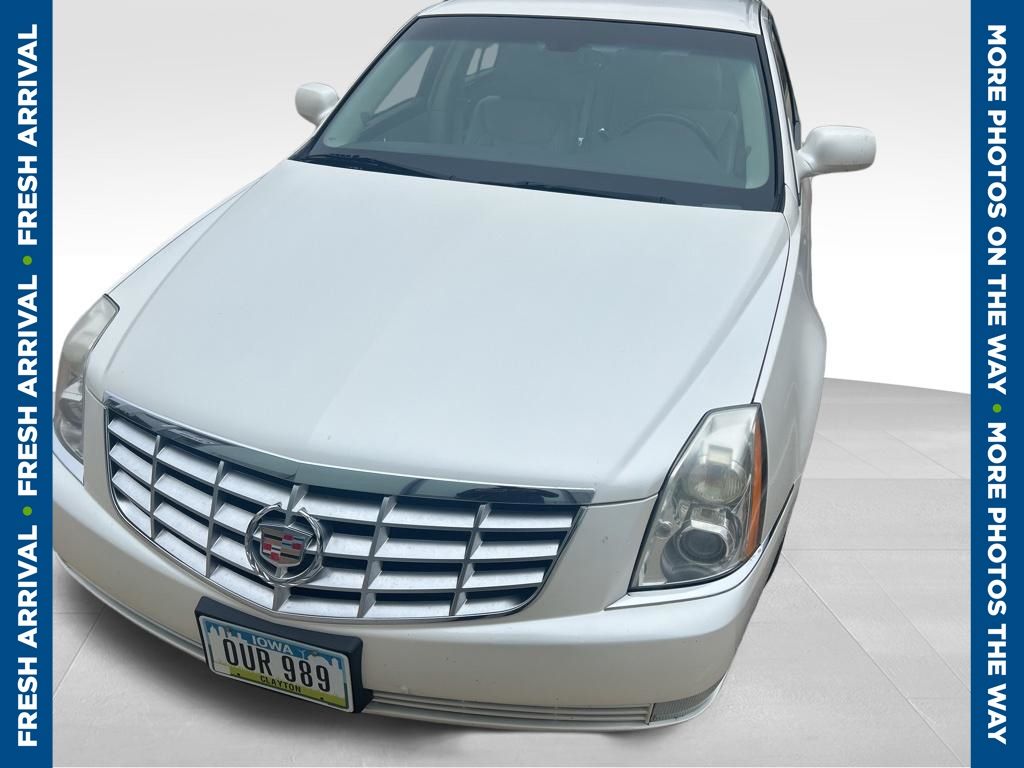 2011 Cadillac DTS Livery Sedan (Fleet)'s photo