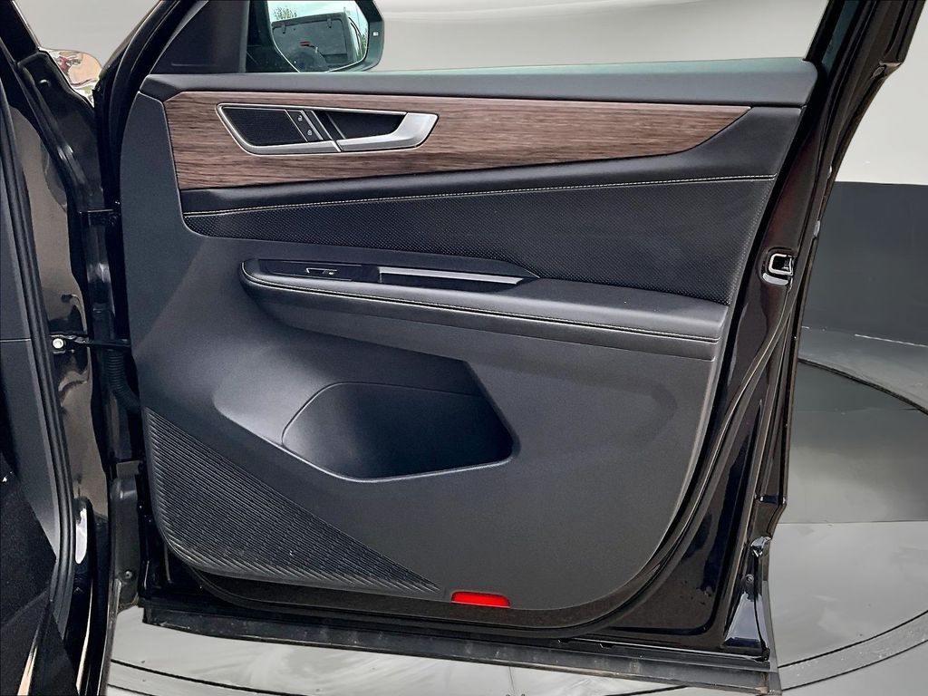 2025 Volkswagen Atlas SEL - Photo 29
