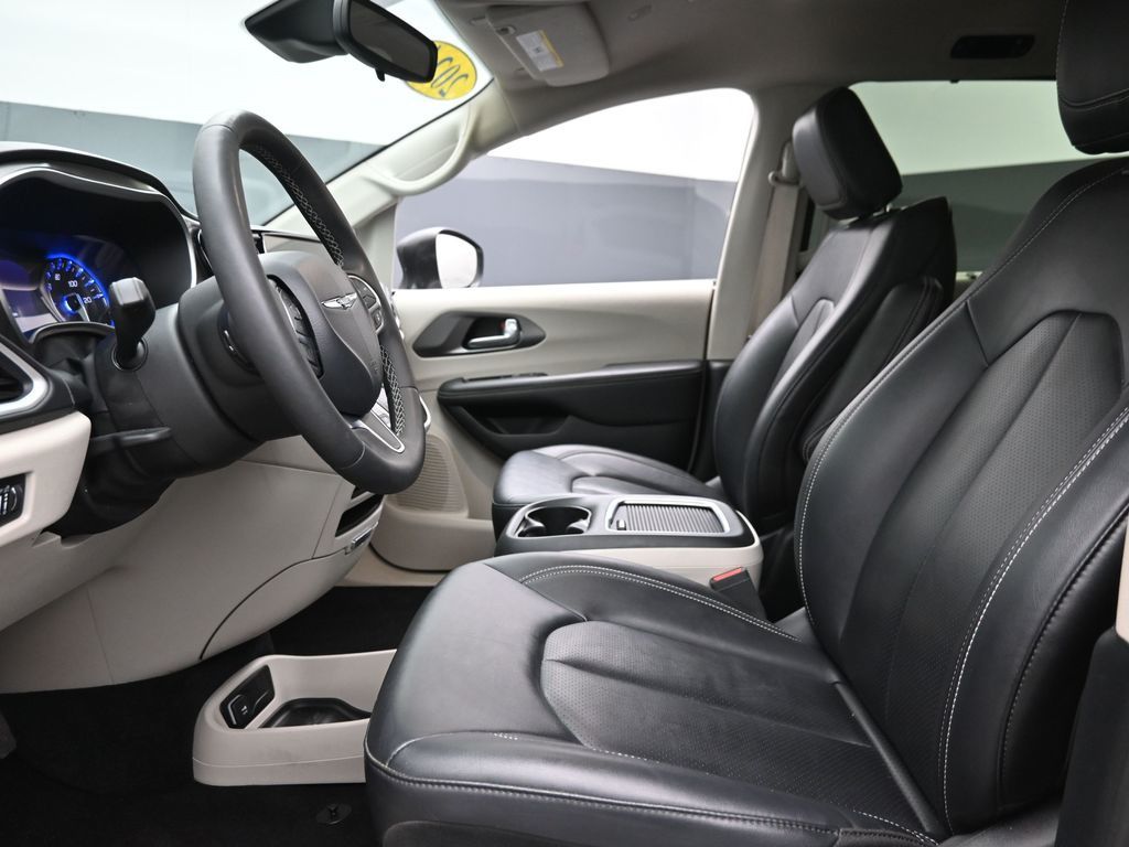 2024 Chrysler Pacifica Touring L - Photo 18