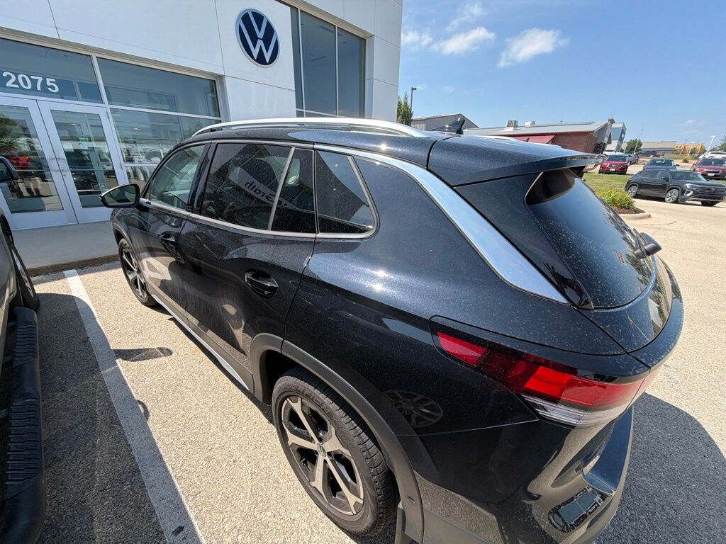 Used 2025 Volkswagen Tiguan 2.0T SE SUV
