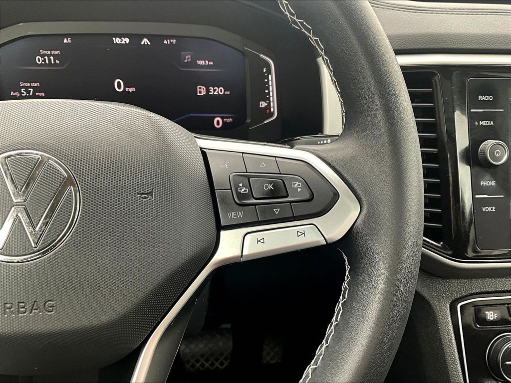 2023 Volkswagen Atlas SE w/Tech - Photo 16