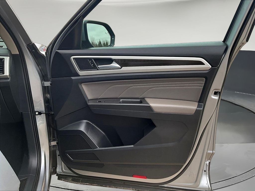 2023 Volkswagen Atlas SE w/Tech - Photo 32