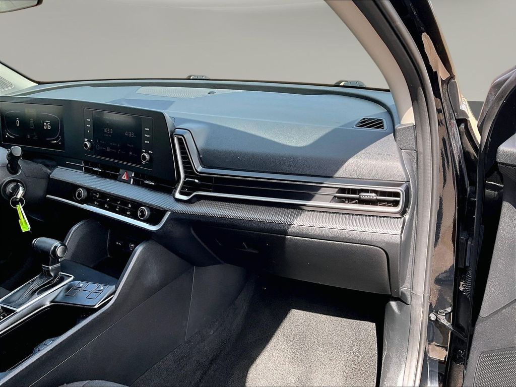 2025 Kia Sportage LX - Photo 30