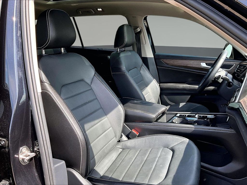2025 Volkswagen Atlas SEL - Photo 34
