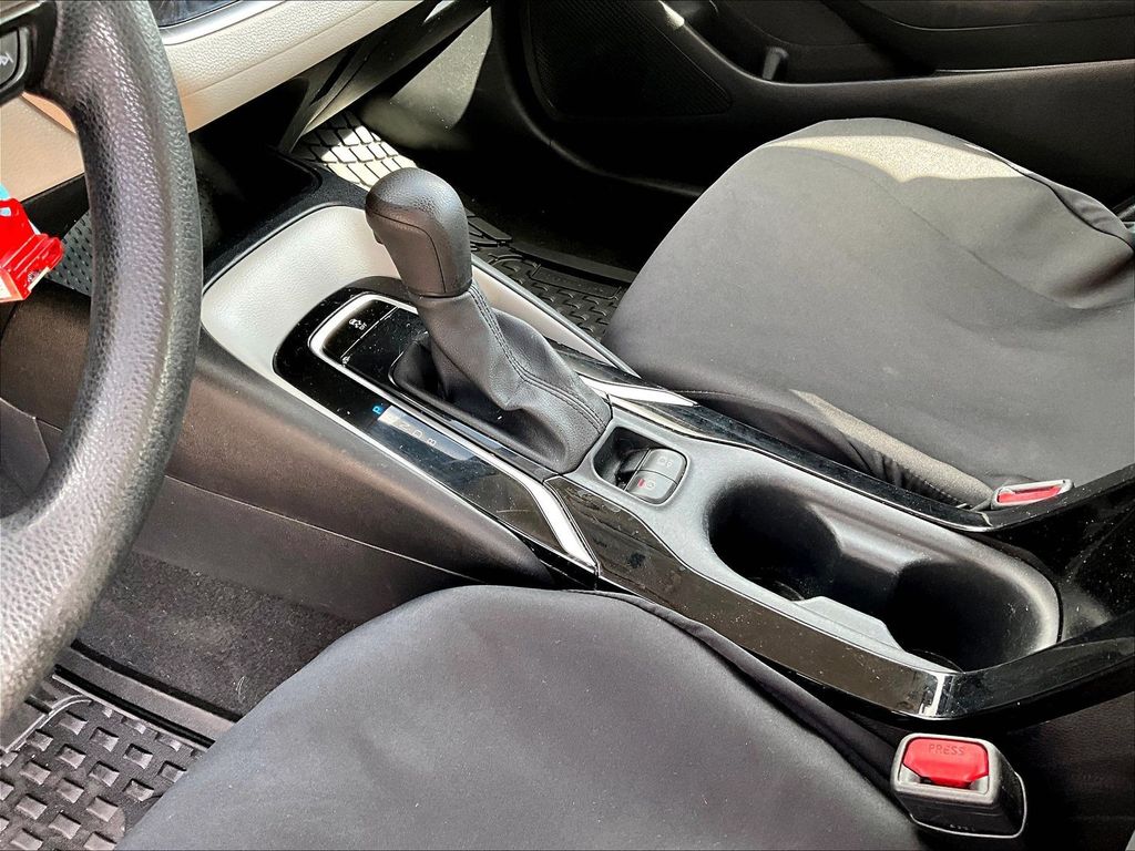 2021 Toyota Corolla LE - Photo 19