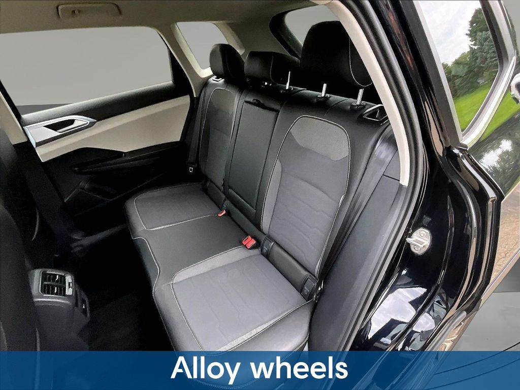 2025 Volkswagen Taos SE - Photo 26