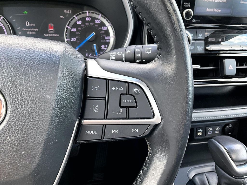 2022 Toyota Highlander XLE - Photo 16