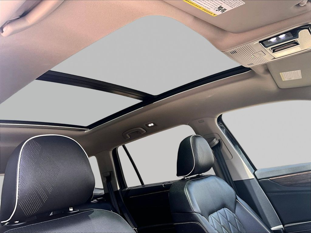 2025 Volkswagen Atlas SEL Premium R-Line - Photo 32
