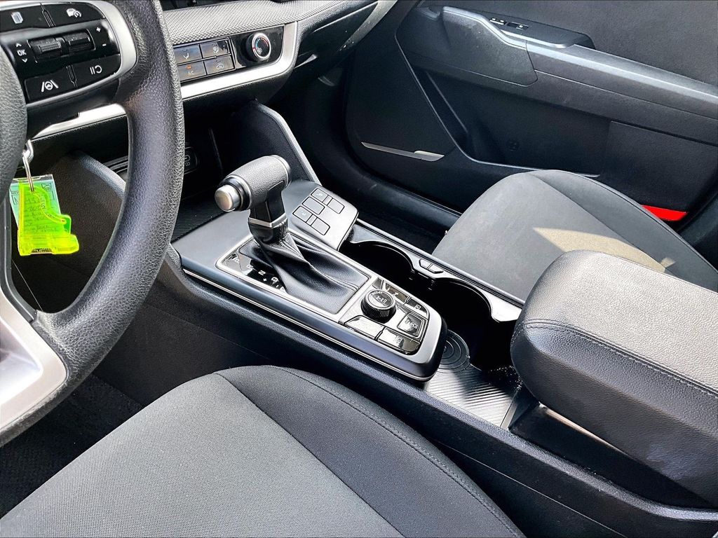 2025 Kia Sportage LX - Photo 23