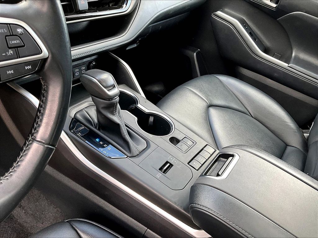 2022 Toyota Highlander XLE - Photo 23