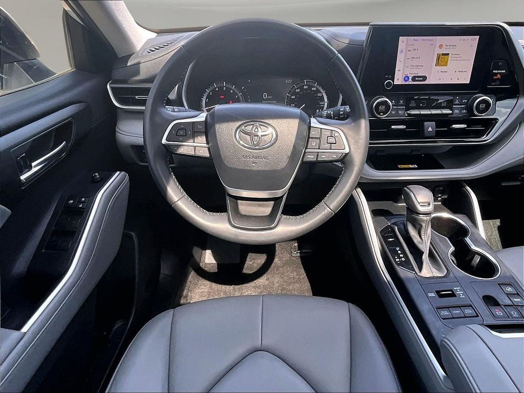 2024 Toyota Highlander XLE - Photo 11