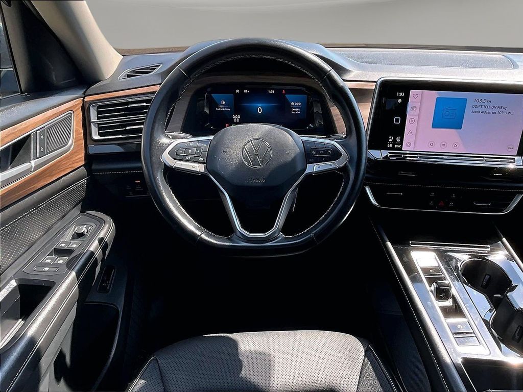2025 Volkswagen Atlas SE w/Tech - Photo 10