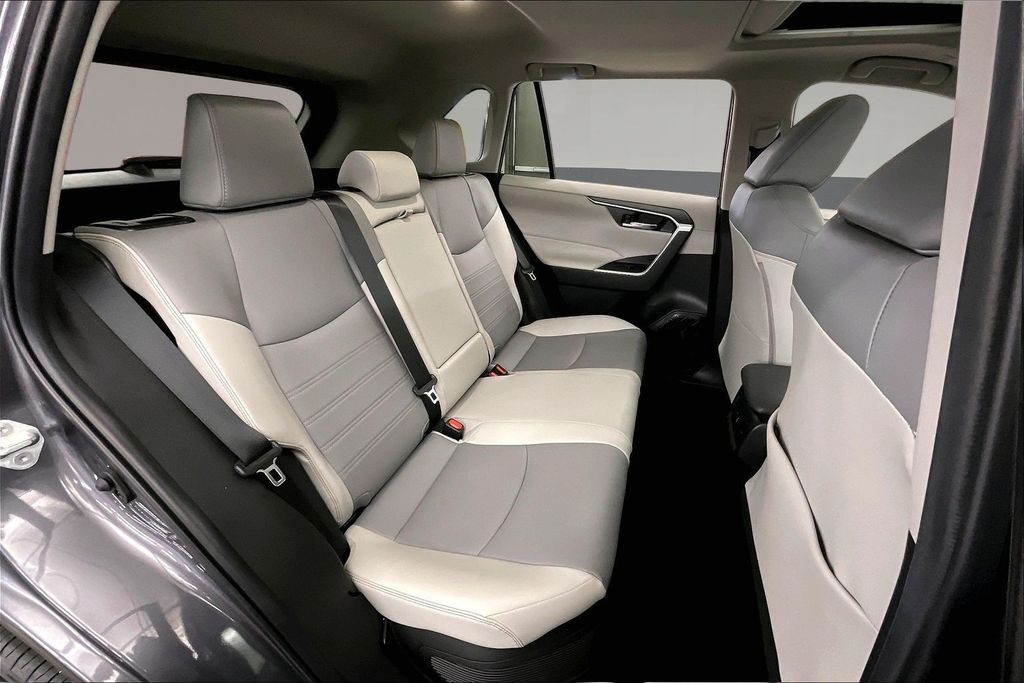 2024 Toyota RAV4 XLE Premium - Photo 32