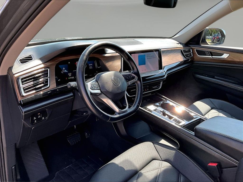 2025 Volkswagen Atlas SE w/Tech - Photo 21